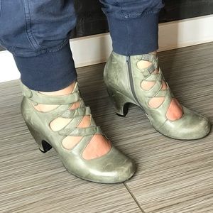 Miz Mooz . Zipper Heel